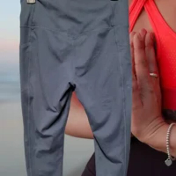 Women's MPG Capri Leggings Blue Gray Size M (D29)‎ - Picture 2 of 2